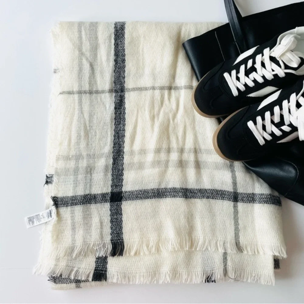 Old Navy Black and White Plaid Scarf Wrap